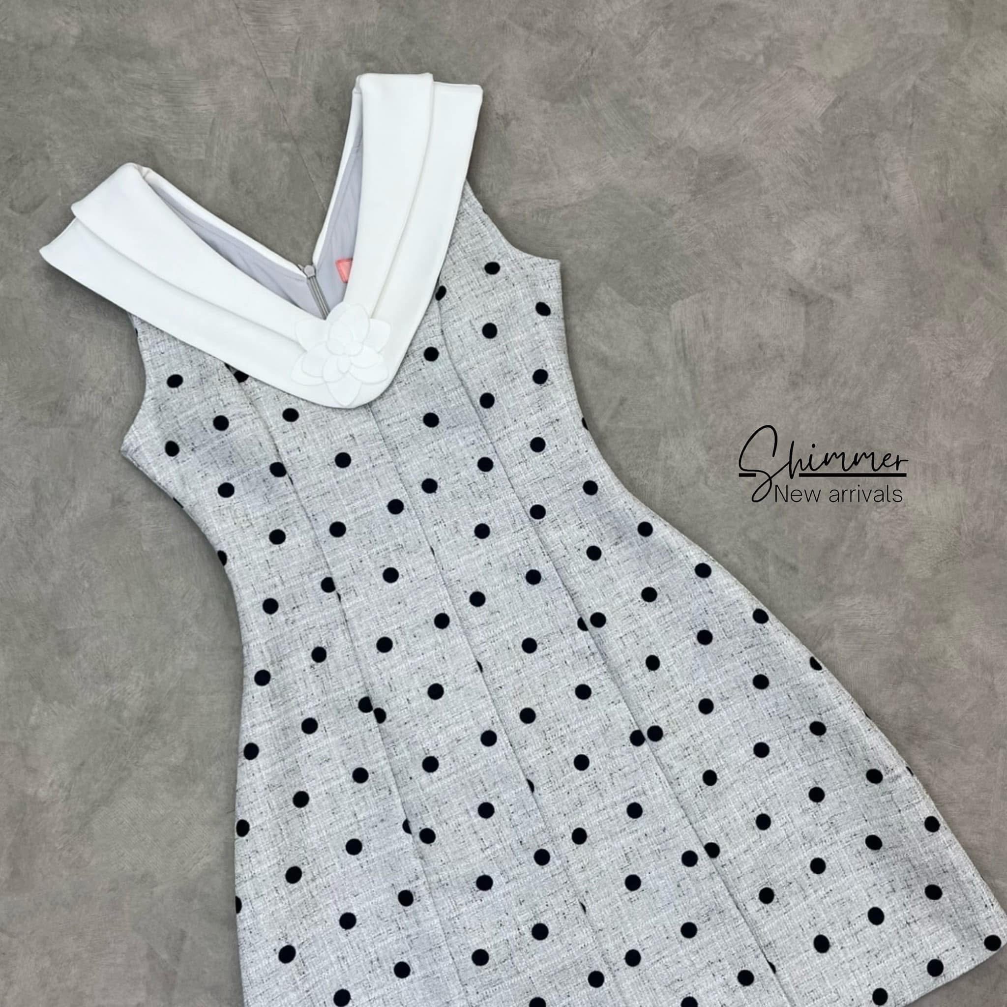 มินิเดรสดีไซน์สวยน่ารัก เนื้อผ้าทวีดลายพอลก้าดอท แพทเทิร์นสวยเข้ารูป ใส่สบาย : สินค้าคุณภาพ (พร้อมส่ง)