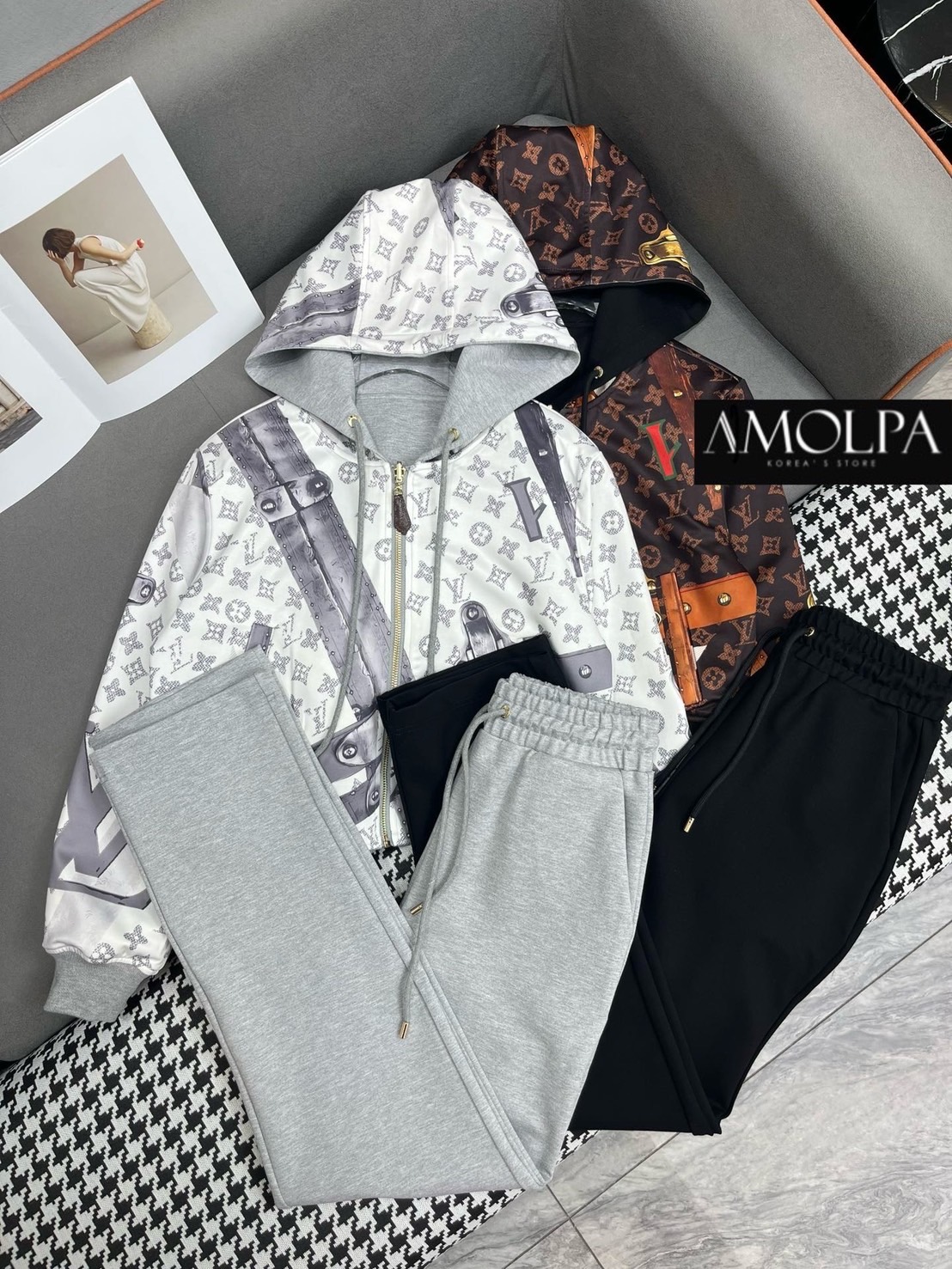 SET JACKET LV งาน Hiend ใส่ได้ทั้ง 2 ด้าน เนื้อผ้าดีม๊ากกกก ผ้าใส่สบายมากกกก ห้ามพลาดเลยนะคะ ใส่สบายสุดๆ : สินค้าคุณภาพ (พร้อมส่ง)