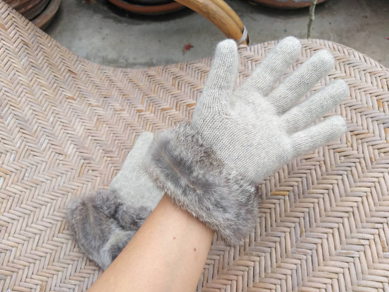 ถุงมือไหมพรมขนสัตว์ แต่งเฟอร์กระต่ายแท้ (ของใหม่)