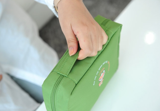 กระเป๋าใส่อุปกรณ์อาบน้ำ ขนาดกะทัดรัด ใส่อุปกรณ์อาบน้ำ แขวนได้ สำหรับเดินทาง ท่องเที่ยว พกพาสะดวกมี 4 สี 4 ลายให้เลือก