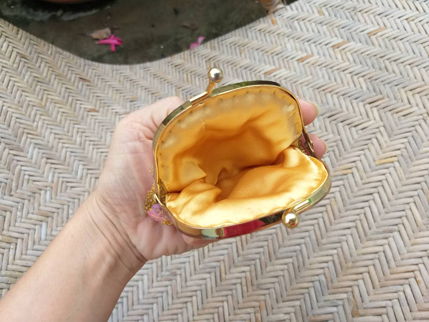 กระเป๋าปักเลื่อม สวยน่ารักมาก