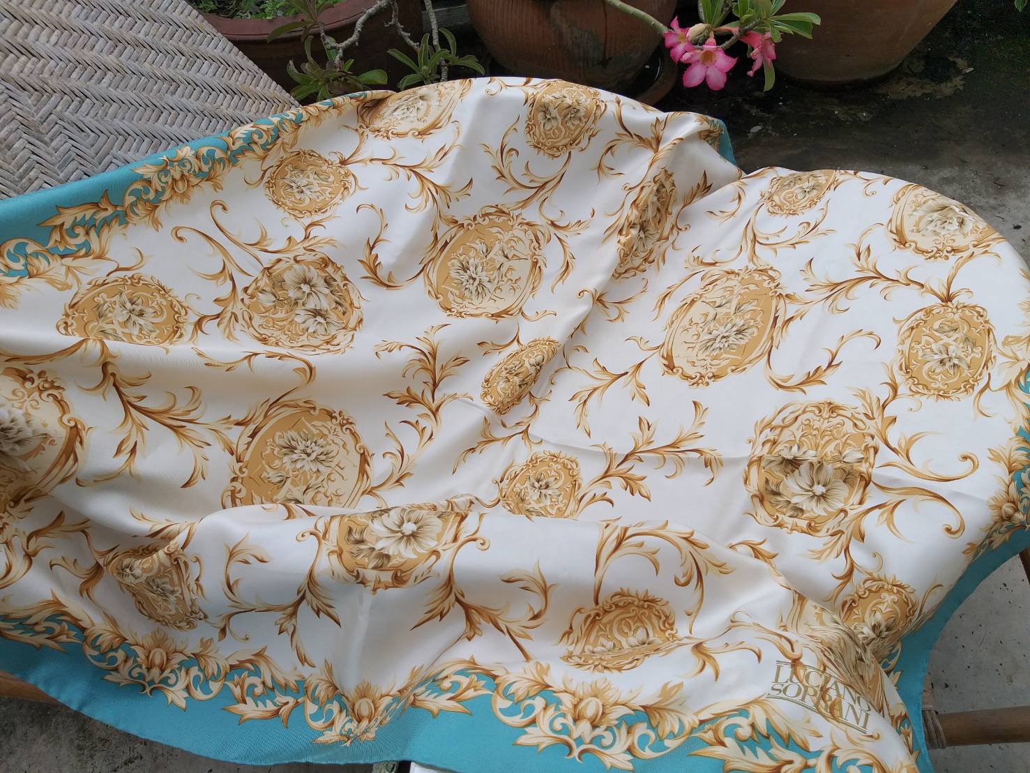 ผ้าคลุมไหล่ LUCIANO SOPRANI Silk