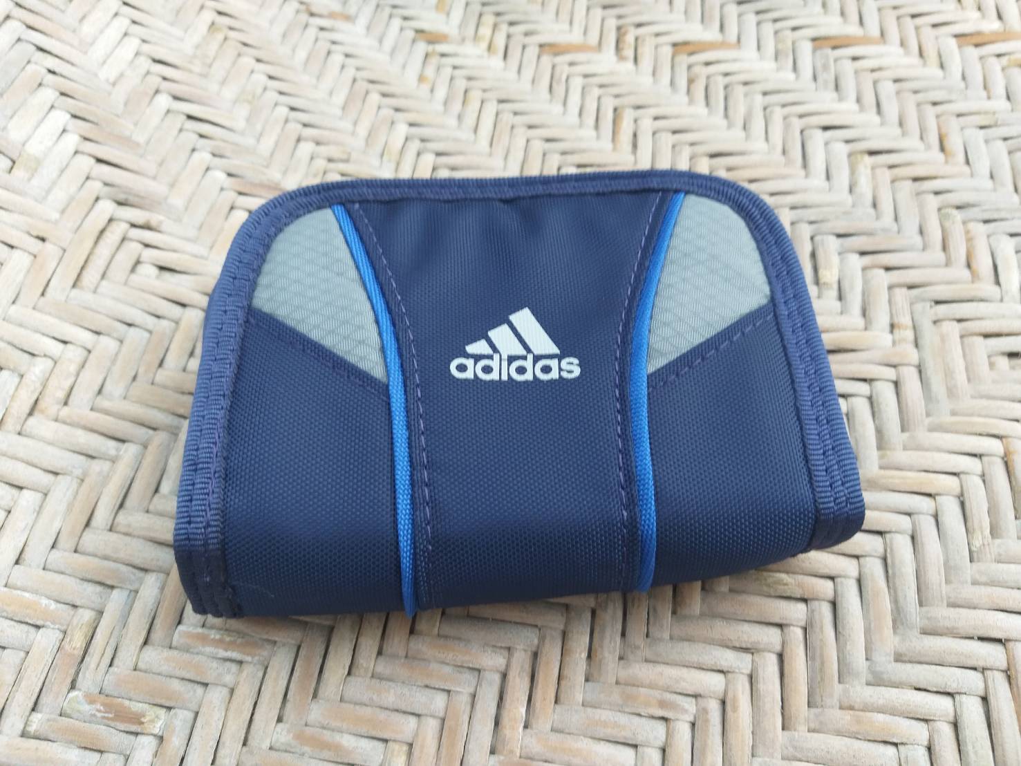 กระเป๋าสตางค์ adidas (ของใหม่)