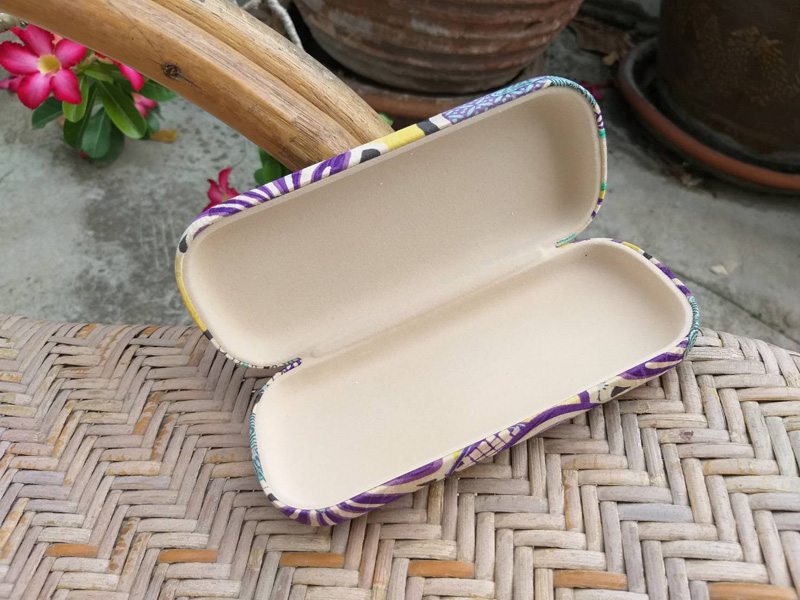 กล่องแว่น บุผ้าแพรลายดอกไม้ สวยวินเทจ