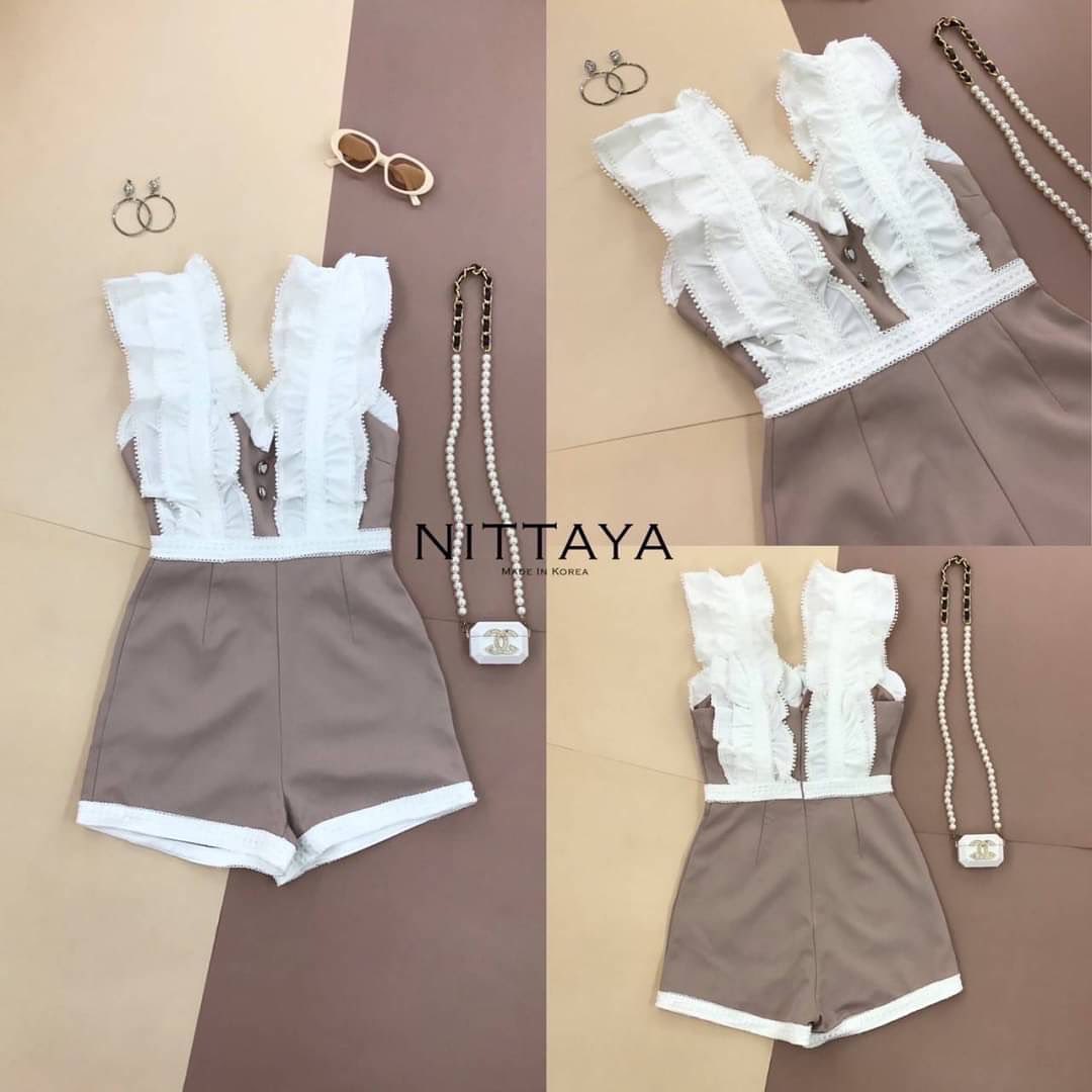 จั้มสั้น แขนระบาย ช่วงอกแต่งด้วยกระดุมหัวใจ สินค้าคุณภาพ (พร้อมส่ง)