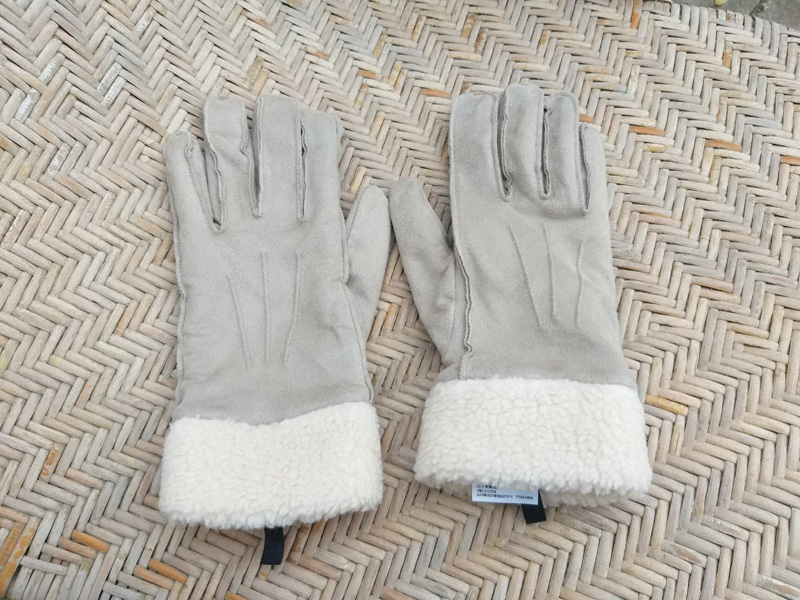 ถุงมือ Uniqlo บุผ้าฟลีซด้านใน