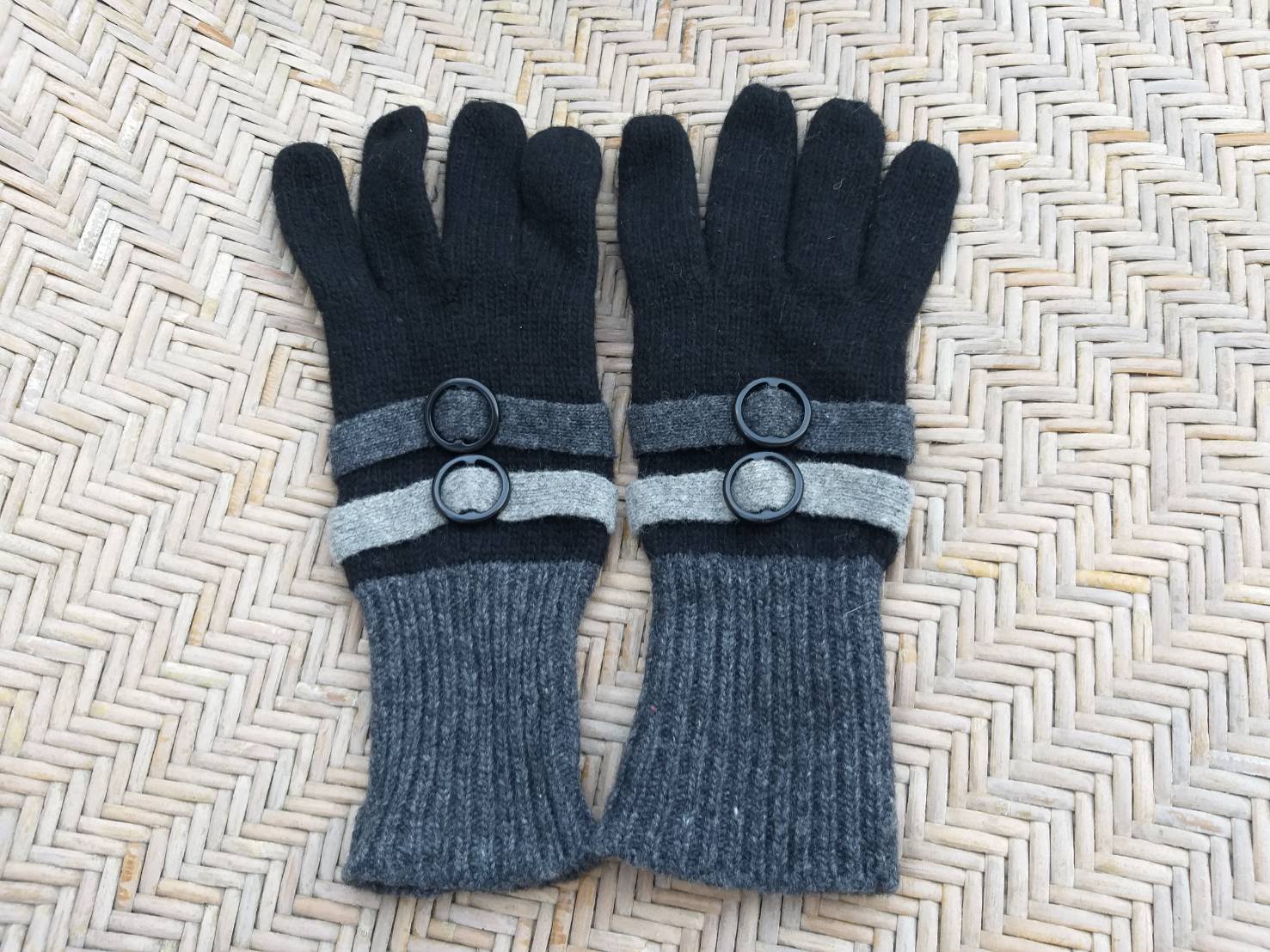 ถุงมือไหมพรม ยาวหน่อยค่ะ อุ่นมาก ไซด์ M-L