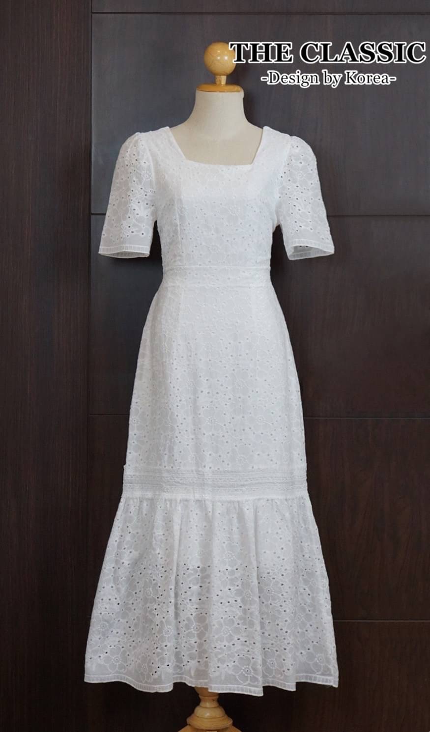 เดรสยาวโบว์เอว ใช้ผ้าเนื้อดีฉลุลวดลายปัก ขอบรอบตัว คอเหลี่ยมซิปซ่อนด้านหลัง ช่วงเอวมีโบว์ผูกด้านหน้าหรือด้านหลังก็ได้ค่ะ : สินค้าคุณภาพ (พร้อมส่ง)