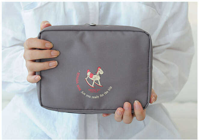 กระเป๋าใส่อุปกรณ์อาบน้ำ ขนาดกะทัดรัด ใส่อุปกรณ์อาบน้ำ แขวนได้ สำหรับเดินทาง ท่องเที่ยว พกพาสะดวกมี 4 สี 4 ลายให้เลือก