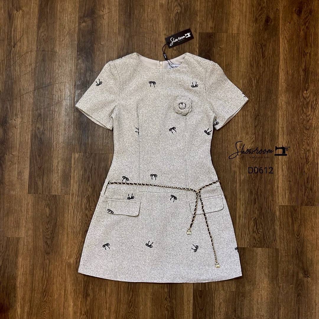 เดรสดีไซน์เรียบเก๋ซ่อนความน่ารักต้องยกให้รุ่นนี้ค่ะ มาพร้อม chain belt 1เส้น ใส่สบาย : สินค้าคุณภาพ (พร้อมส่ง)