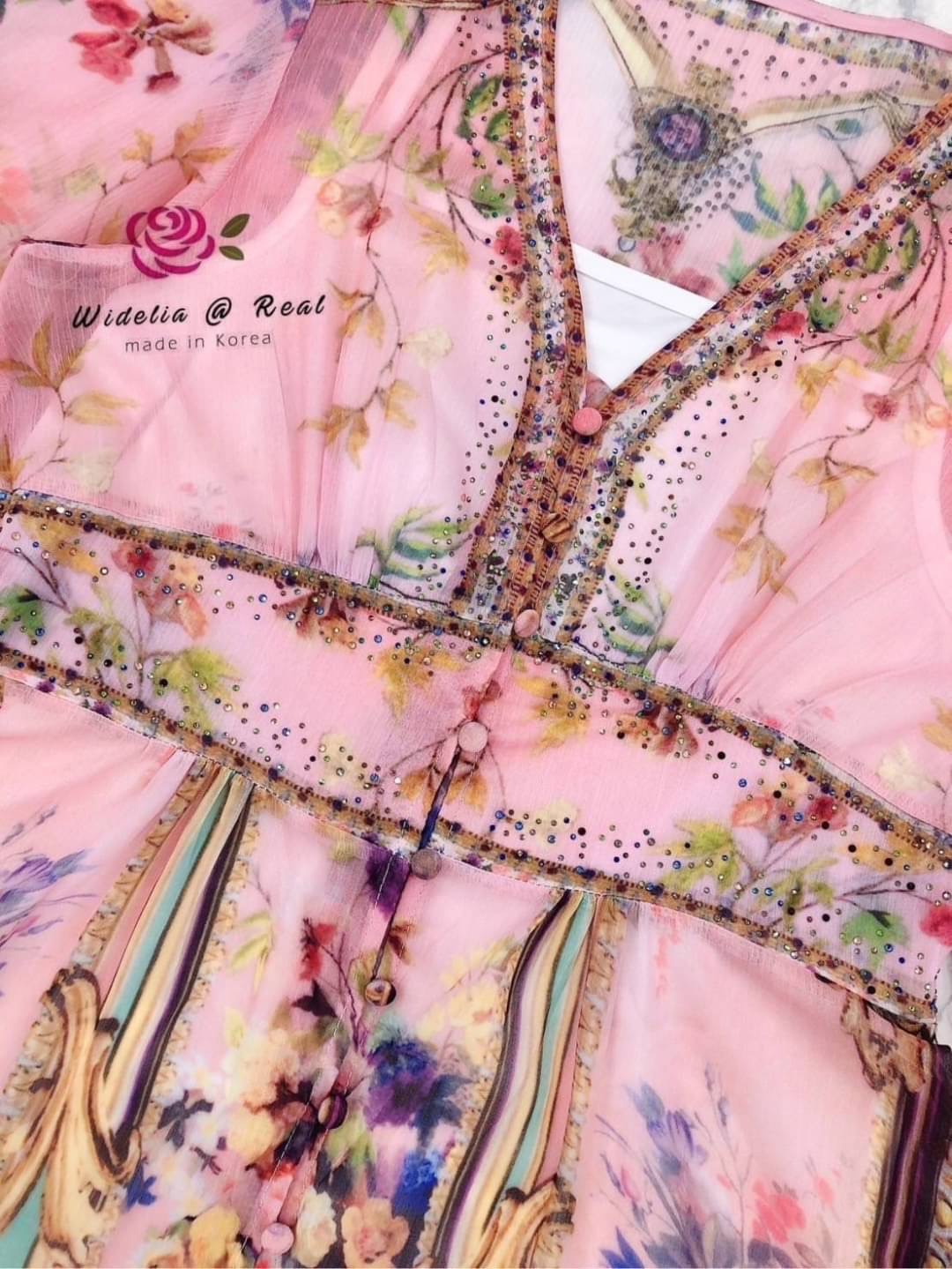 Dress :: เดรสสั้นตัวสวยทรงดี ท่อนแขนยาวเป็นทรงสวย ตัวเดรสมาในผ้าเนื้อสวย ท่อนล่างทรงเอบานพริ้วสวย สินค้าคุณภาพ (พร้อมส่ง)