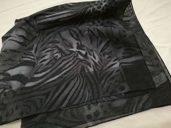 ผ้าผูกผม ผูกคอ ผ้าโพลีลายเสือ Made in ITALY