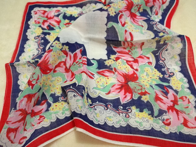 ผ้าเช็ดหน้าลายดอกไม้ สีแจ่มๆ