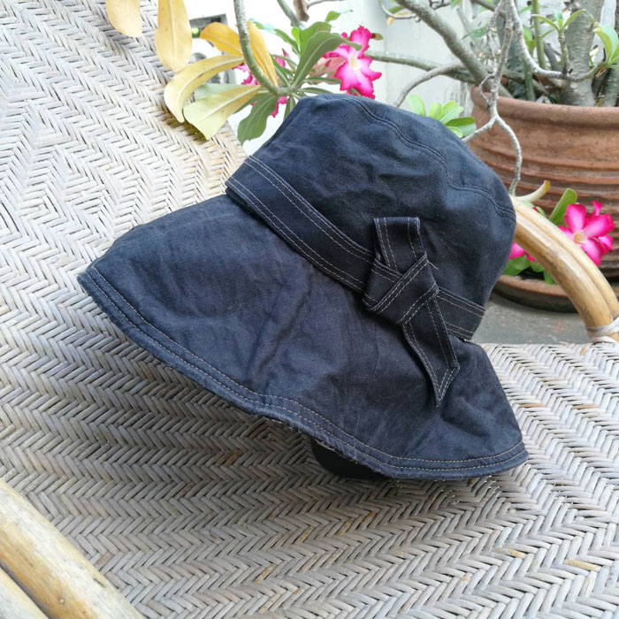 หมวกปีกกว้าง สวยค่ะ ใต้หมวกสวยด้วย