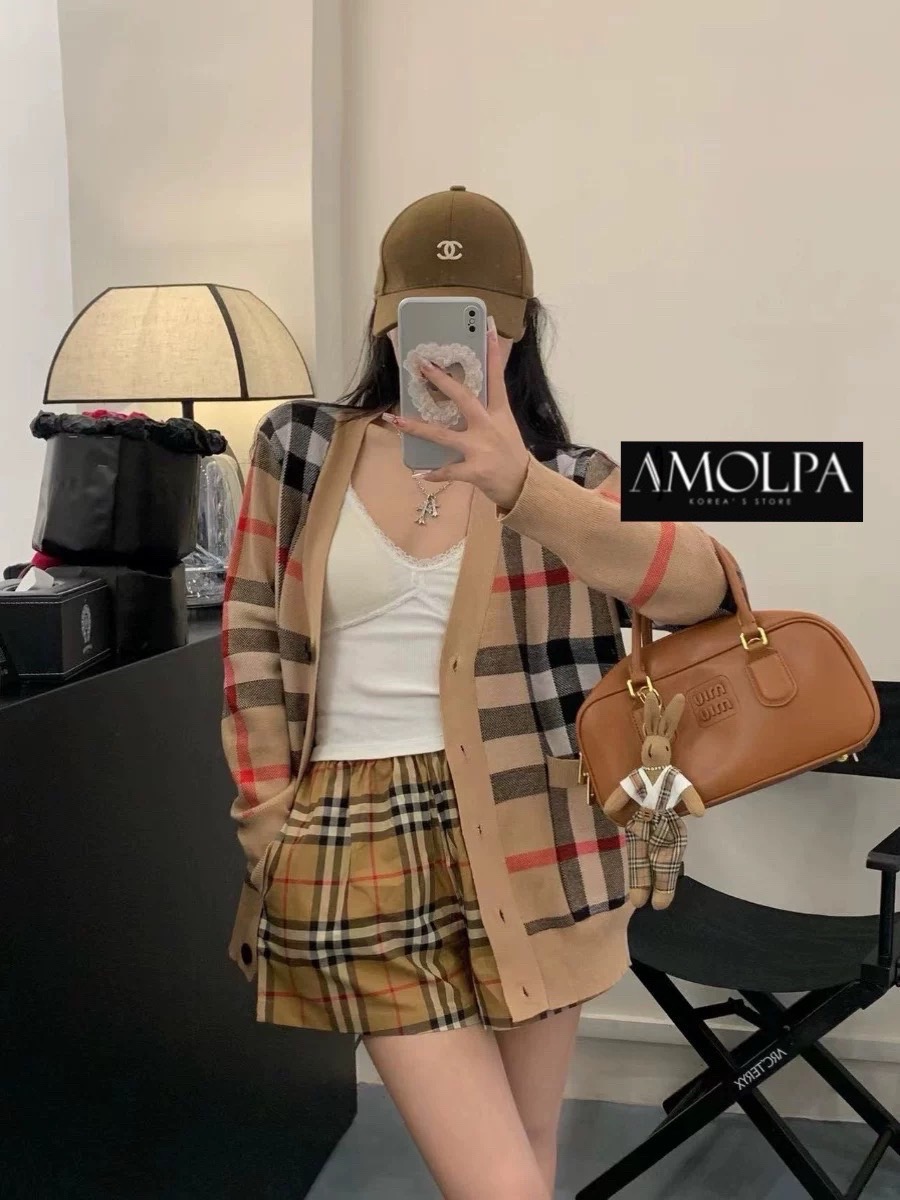 CARDIGAN BURBERRY KNIT เนื้อผ้าดีม๊าก็ ผ้าใส่สบายมากกกก ห้ามพลาดเลยนะคะ ใส่สบายสุดๆ : สินค้าคุณภาพ (พร้อมส่ง)