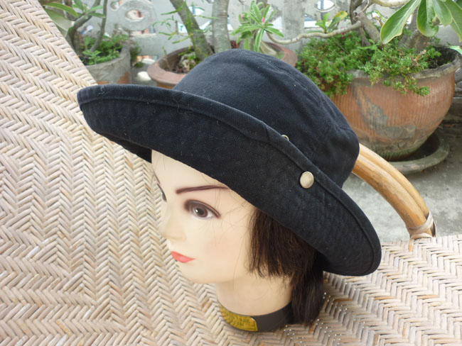 หมวกปีกกว้าง/คาวบอย ผ้า canvas สีดำ แนว adventure สวยเรียบ