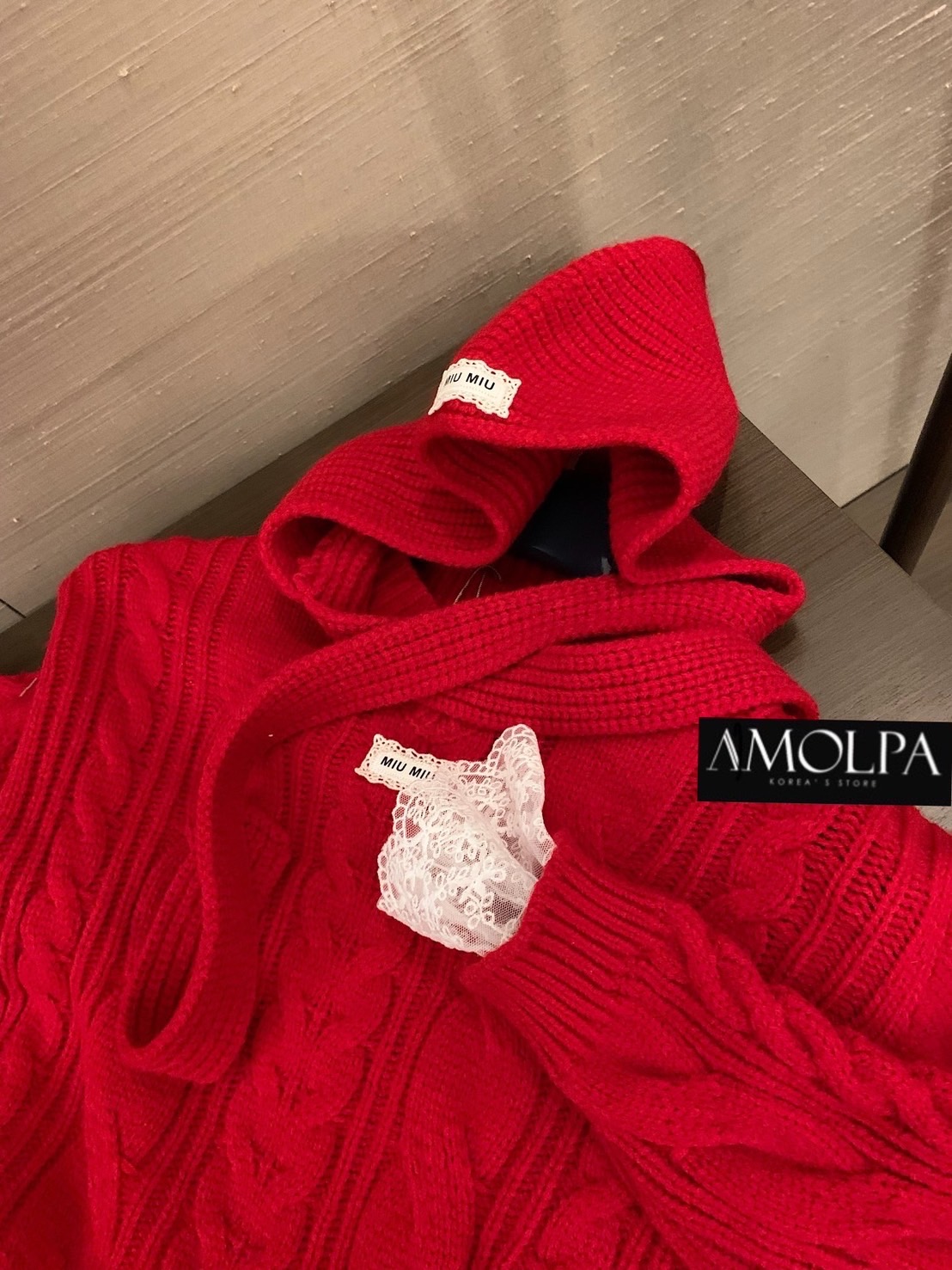 SWEATER MIU MIU +HOOD KNIT SS24 งาน 1 : 1 งานสวยสุดปัง. . ใส่สบาย : สินค้าคุณภาพ (พร้อมส่ง)