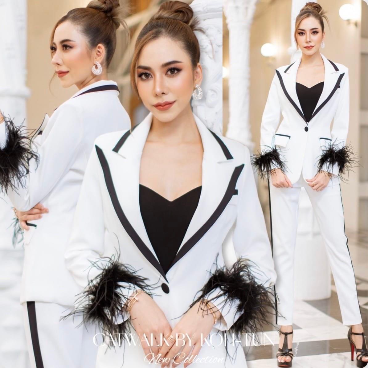 เซตBLAZERทูโทนแต่งขนนกแขน (ถอนได้)เนื้อผ้าเกรดเอ เนื้อนุ่มทิ้งตัว ตัวBLAZERเป็นทรงเข้ารูป แต่งขอบปกและขอบกระเป๋า คู่กับกางเกงเอวสูงขายาว ทรงขากระบอกเล็ก สินค้าคุณภาพ (พร้อมส่ง)