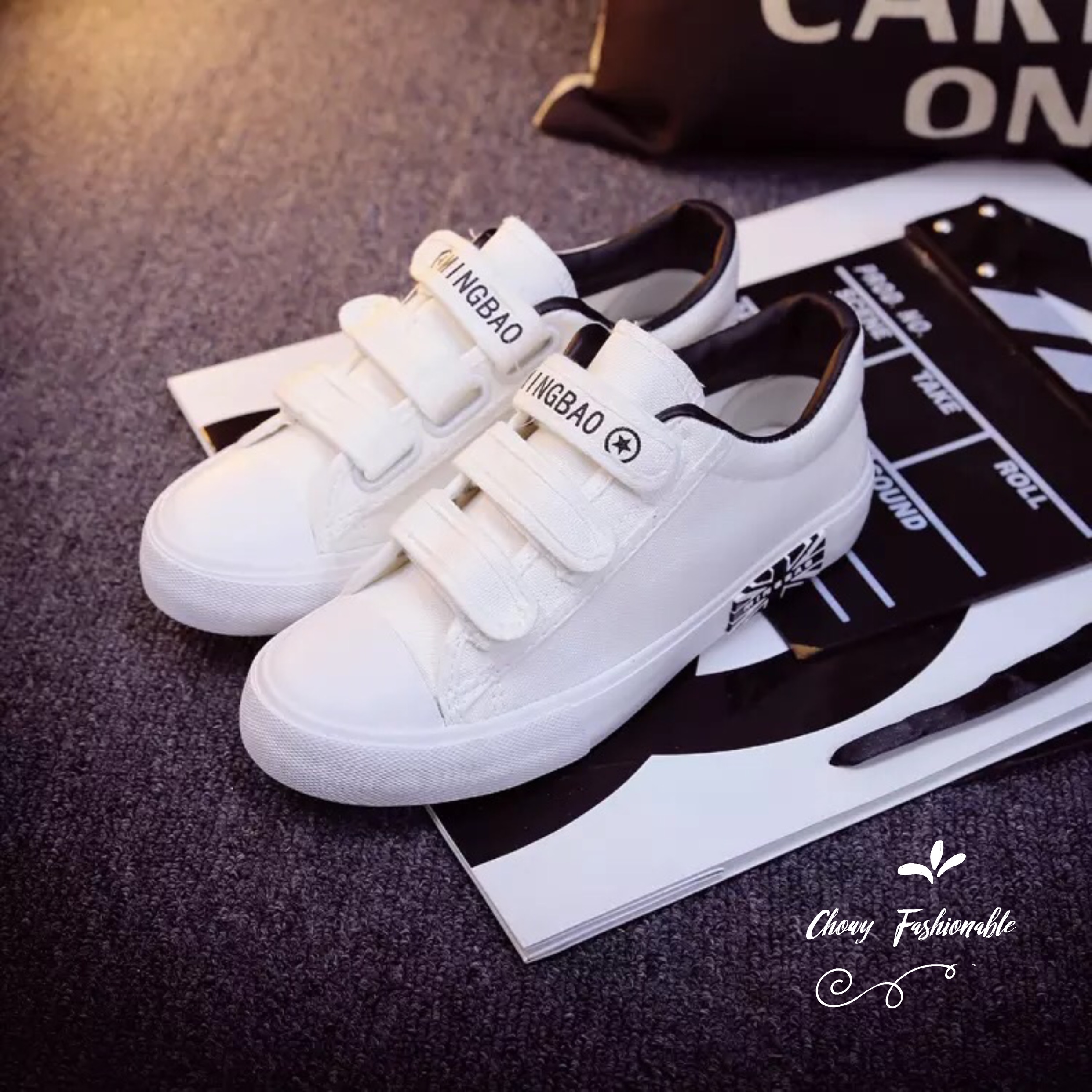 รองเท้าผ้าใบผู้หญิงไซส์ 43 EU ไร้เชือก แบบเทปติด สีขาว KR0509WH