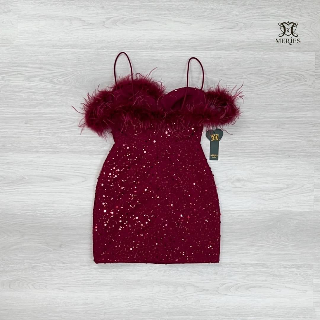 มินิเดรสสายเดี่ยวทรงเกาะอกแต่งขนนกแขนดีเทลปาดไหล่ดีไฮโซแอบเซ็กซี่เก๋ๆช่วงตัวแต่งซีทรูแบบไม่โป๊มากเดรสทรงเข้ารูปงานผ้าแต่งวิ้งในตัวสวยเก๋ผ้าไม่คันนะคะงานมีซับในและซิปหลัง ใส่สบาย : สินค้าคุณภาพ (พร้อมส่ง)