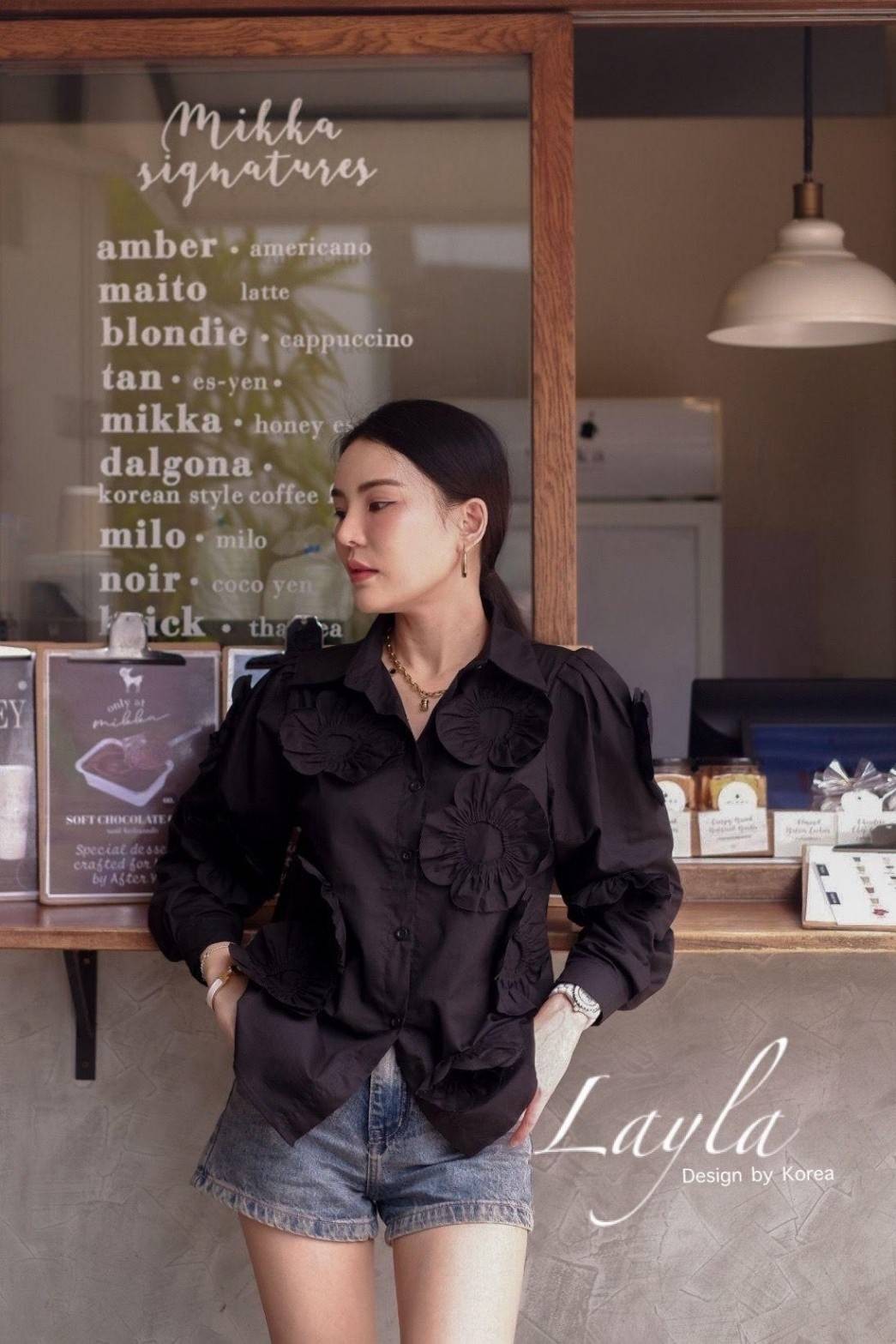 เสื้อเชิ้ตทรงสวยแต่งดอกไม้ 3d งานสวย แบบตะโกน ทรงโอเว่อไซส์นิดๆ ดีเทลสวย งานเย็บอย่างดี : สินค้าคุณภาพ (พร้อมส่ง)