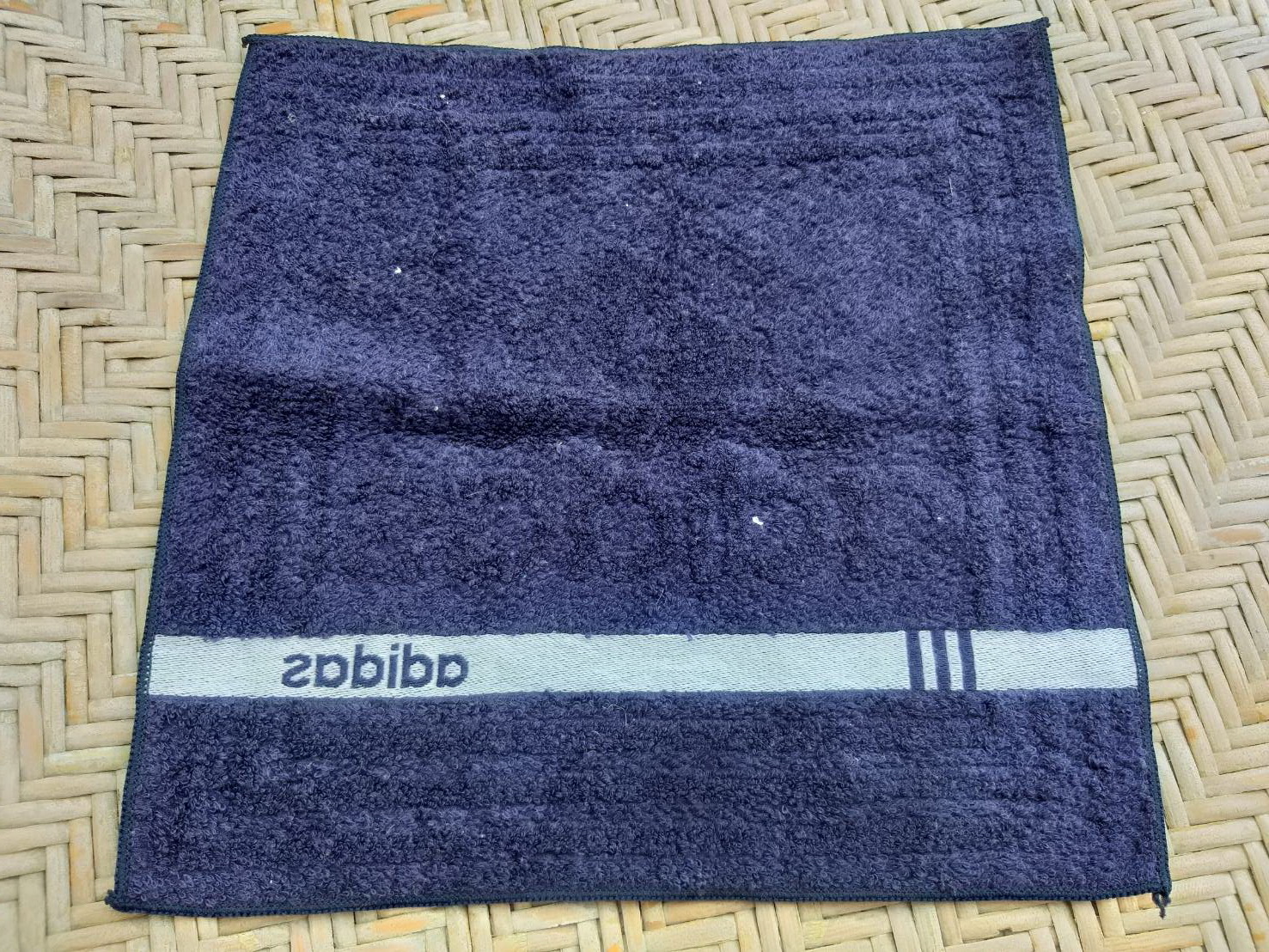 ผ้าขนหนูเช็ดหน้า adidas