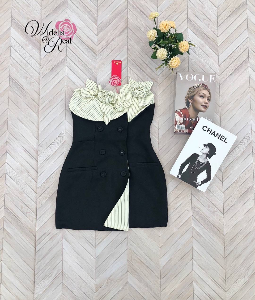 Dress เดรสเกาะอก อกเย็บดอกไม้ป๊อบอัพ อกมีฟองน้ำ ซิปหลัง แต่งกระดุมหน้า เนื้อผ้าหนา มีน้ำหนัก ชุดนี้งานสวยค่ะ ทรงเป๊ะมากๆ ใส่สบาย : สินค้าคุณภาพ (พร้อมส่ง)