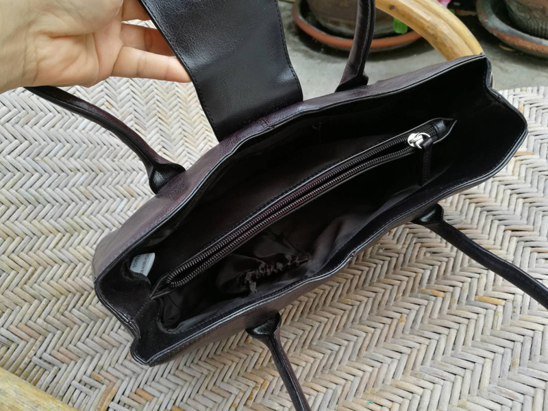 กระเป๋าหนังแท้ Genuine leather with man made trim