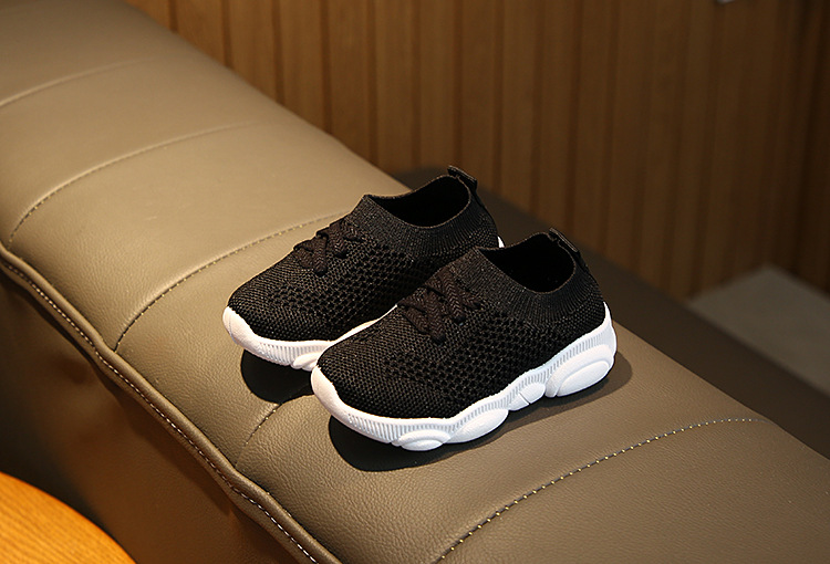 รองเท้าเด็กชายหญิง วัย 1-6 ปี ผ้าตาข่ายยืดหยุ่น ระบายอากาศดี สวมใส่เบาสบายไม่ร้อน