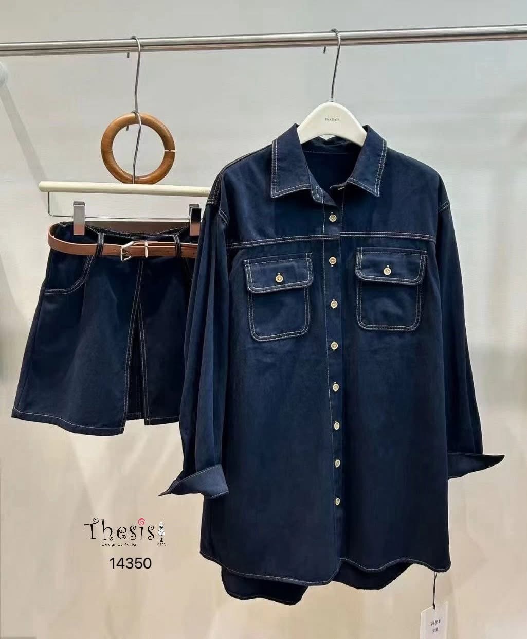 ชุดเซ็ตยีนส์ฟอก2ชิ้น เสื้อเชิ้ตเดรสยาว กระดุมติดเรียงด้านหน้า ความยาวระลงมาใส่เป็นเดรสได้ด้วย มีกระโปรงคาดเอวผ่าหน้าใส่ซ้อนคาดเก๋ๆ พร้อมเข็มขัด ใส่สบาย : สินค้าคุณภาพ (พร้อมส่ง)