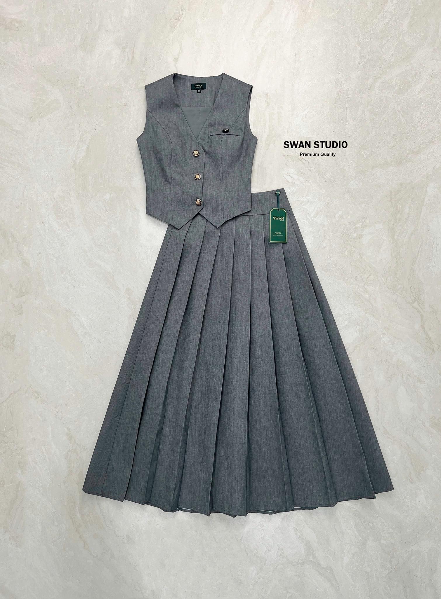 เซทเสื้อกั๊กแขนกุดสีเทา แต่งกระดุมหัวใจที่อก มีเสริมฟองน้ำในตัว มากับกระโปรงยาวอัดพลีท ใส่สบาย สินค้าคุณภาพ (พร้อมส่ง)