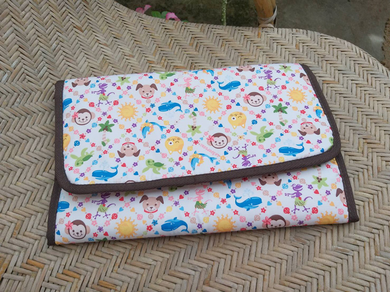 เบาะฟองน้ำรองนั่งพกพา Lesportsac