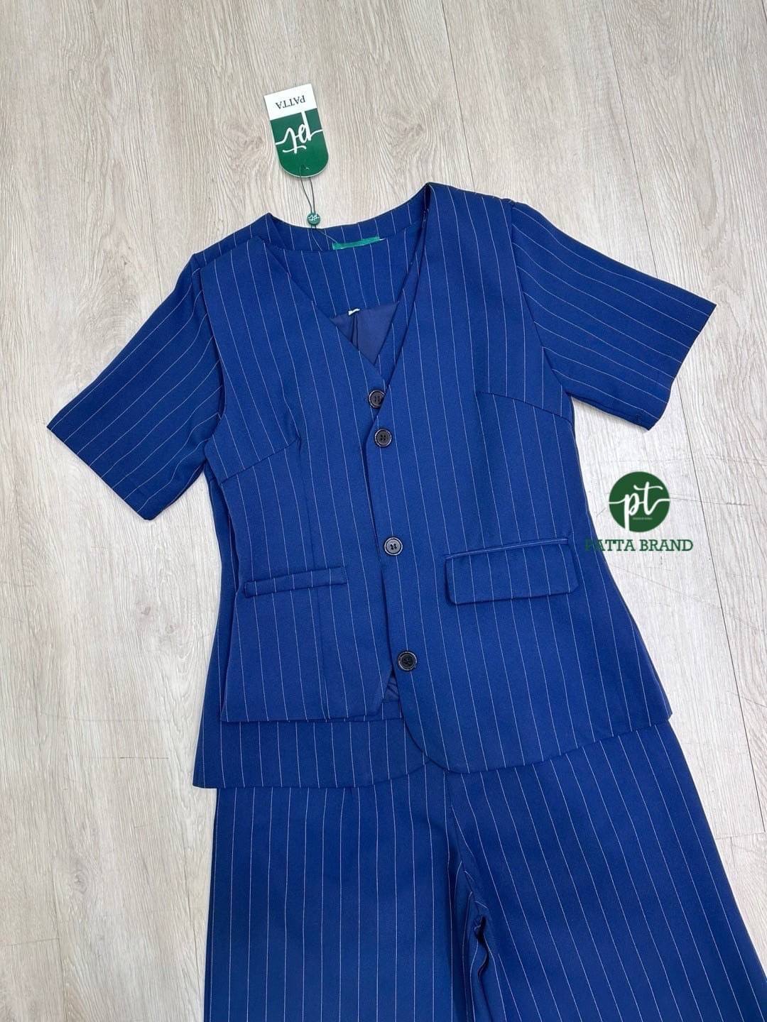 Set3ชิ้น สีกรมลายทาง เสื้อเบลเซอร์แขนสั้นมีกระดุมหน้าและมีกระเป๋าใช้งานได้จริง มาพร้อมเสื้อแขนกุดตัวในมีกระดุมเรียงยาว ใส่แม๊ทช์คู่กันลงตัวมากๆ และมาคู่กางเกงขายาวทรงกระบอกทรงสวย ใส่สบาย : สินค้าคุณภาพ (พร้อมส่ง)