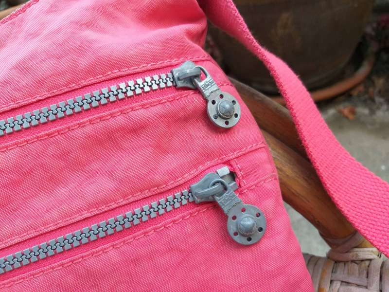 กระเป๋า Kipling ของแท้ สี Hot pink สวยมากกกก