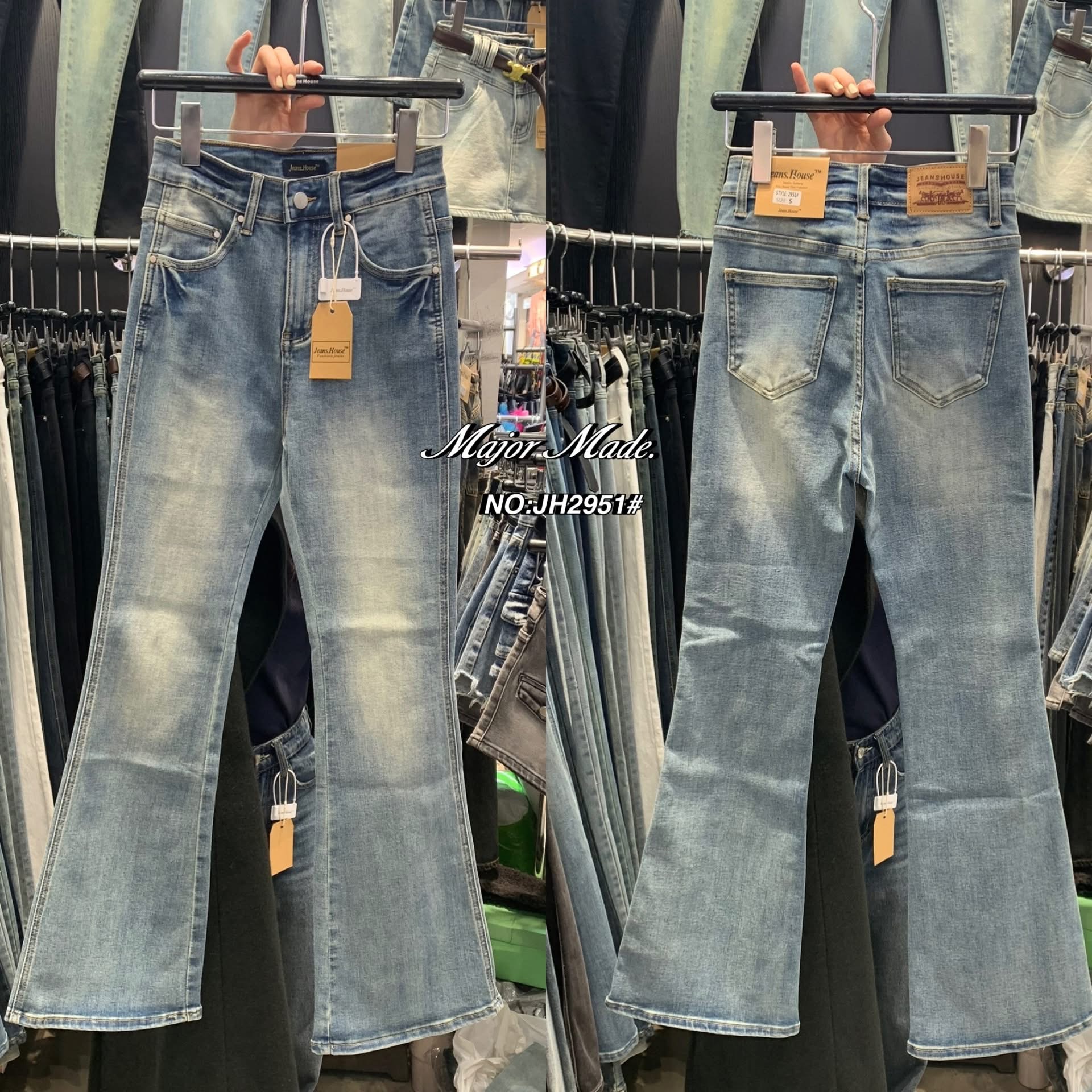 กางเกงยีนส์ขาม้ายาว ทรงเอวสูงงงง รุ่นนี้เนื้อผ้านิ่มหนา ใส่ทรงเป๊ะเข้ารูป ปลายขากลวงสวย ใส่แล้วเพรียวสุดๆ สีฟอกก็สวย ใส่สบาย : สินค้าคุณภาพ (พร้อมส่ง)