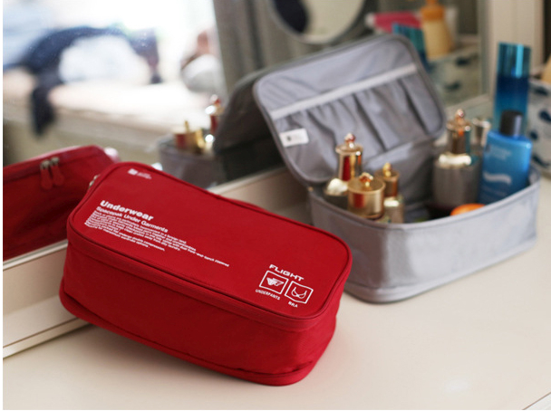 กระเป๋าใส่ชุดชั้นใน กางเกงชั้นใน มีช่องแบ่งเก็บที่ใส่แล้ว ผลิตจากไนล่อนเนื้อดีกันน้ำ มีให้เลือก 6 สี