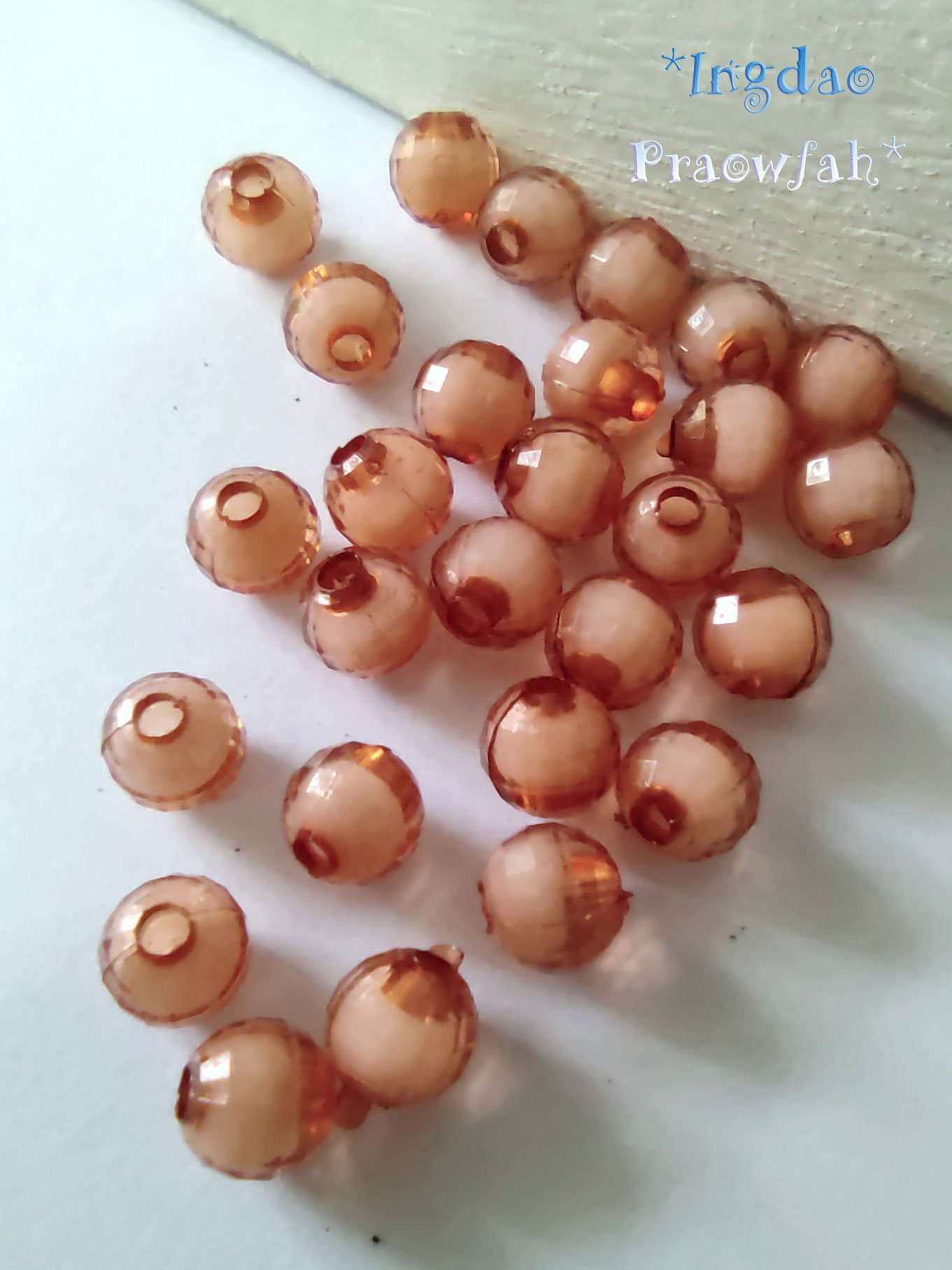 5036bn ลูกปัดอะครีลิคกลมตัดเหลี่ยมสอดใส้ลูกปัดกลมขาว ขนาด 6 มิล. สีน้ำตาล (10 กรัม/90 ชิ้น)