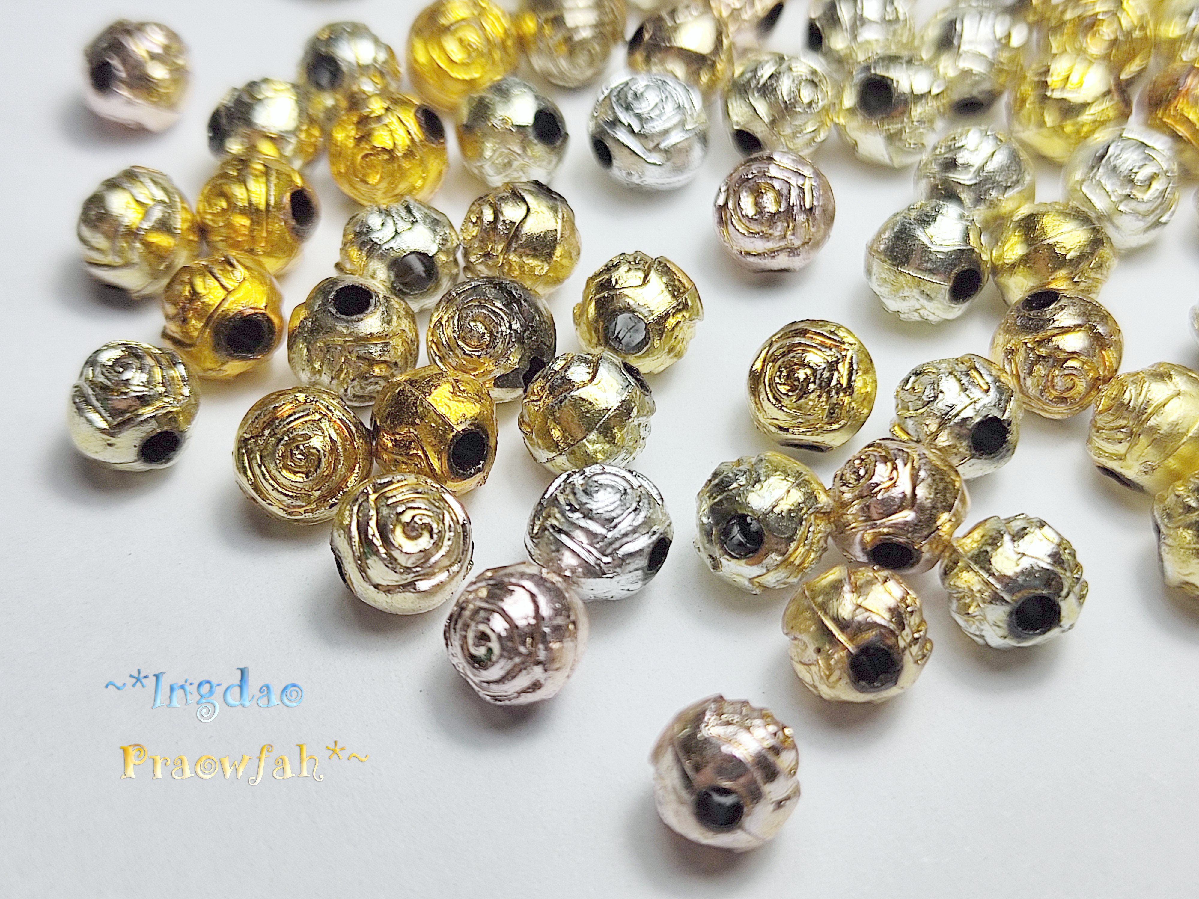 7392 ลูกปัดกลมเคลือบสีเงิน-ทอง-โรสโกลด์ ลายกุหลาบ คละสี ขนาด 6 มิล. (10 กรัม/90 ชิ้น)