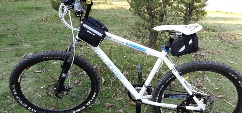 กระเป๋ากันน้ำแขวนเฟรมจักรยาน มีแถบสะท้อนแสง มี 3 สี ดำ, แดง, น้ำเงิน จำนวนจำกัด