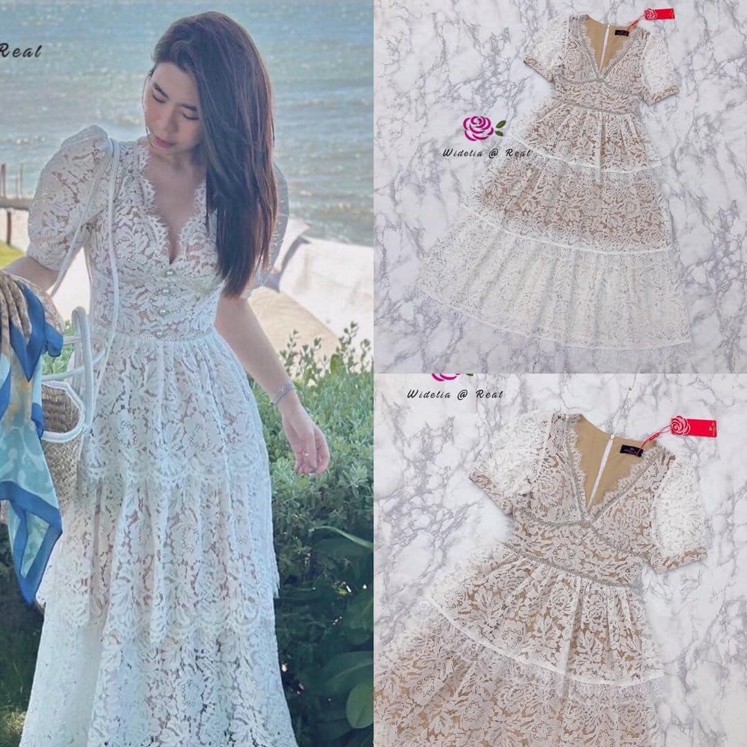 Maxi Dress แม็กซี่เดรสตัวยาวแสนสวย งานเจ้าหญิงก็มาแม่ เนื้อผ้าลูกไม้อย่างดี มาในโทน สีครีมแต่งขอบด้วยเพชร สินค้าคุณภาพ (พร้อมส่ง)