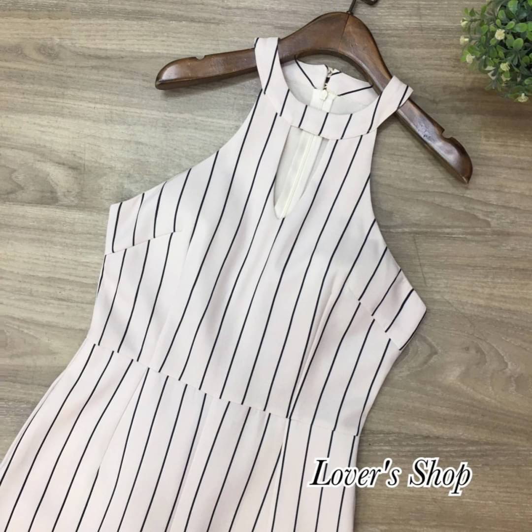 จั้มสูทกางเกงขายาว ดีเทลว้าวช่วงอกแอบเซ็กซี่เล็กๆ มีฟองน้ำเสริมอก ขาทรงกระบอกกลาง ทรงสวยเข้ารูป สินค้าคุณภาพ (พร้อมส่ง)