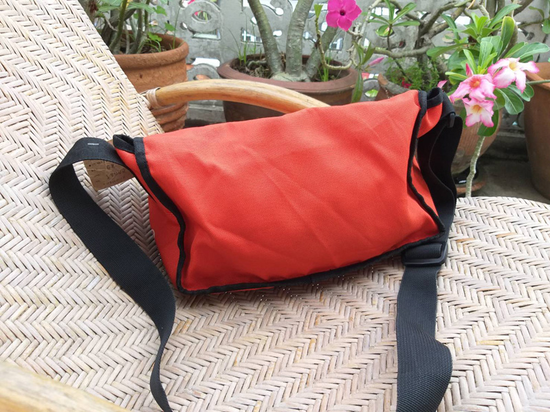 กระเป๋าสะพาย YAK PAK ของแท้ (ใหม่ป้ายห้อย)