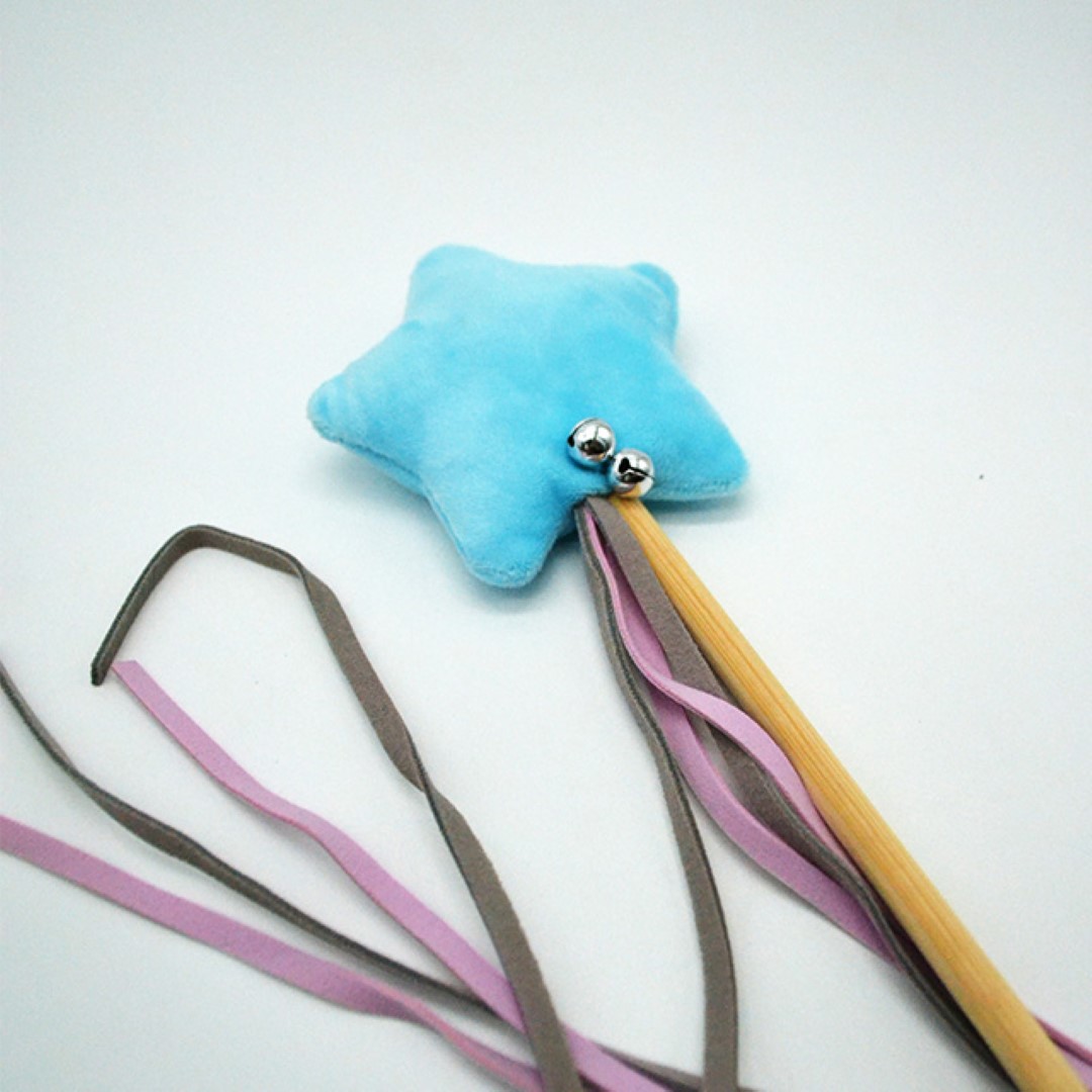 ไม้ล่อแมว ของเล่นแมว Petsuka รูปดาวนุ่มฟู สีฟ้า