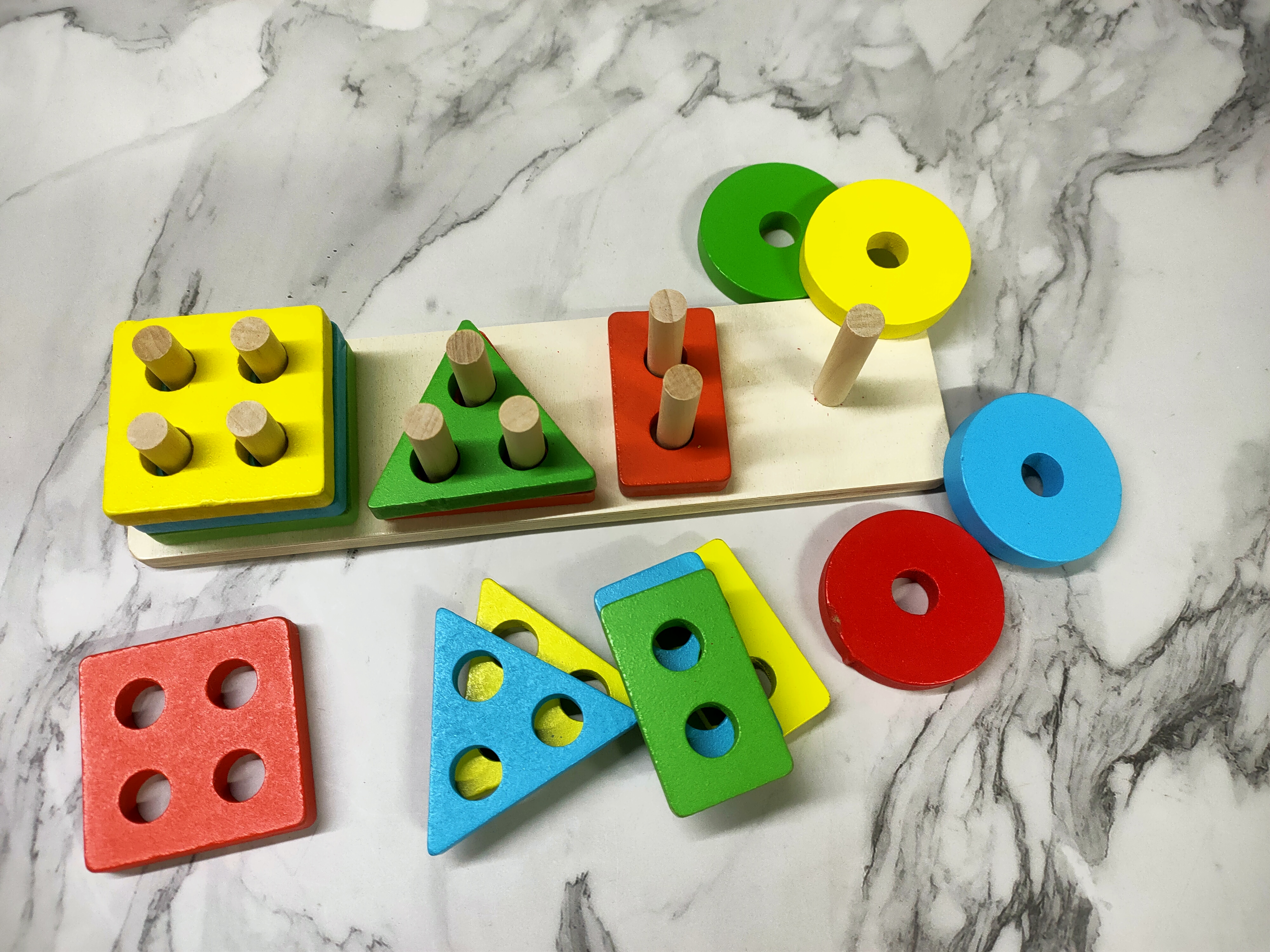 ของเล่นไม้เสริมพัฒนาการ สวมหลักบล็อครูปทรงเรขา