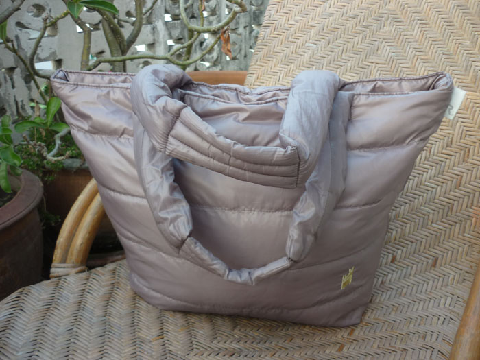 กระเป๋าบุขนนก ROOTOTE FEATHER ROO GRANDE