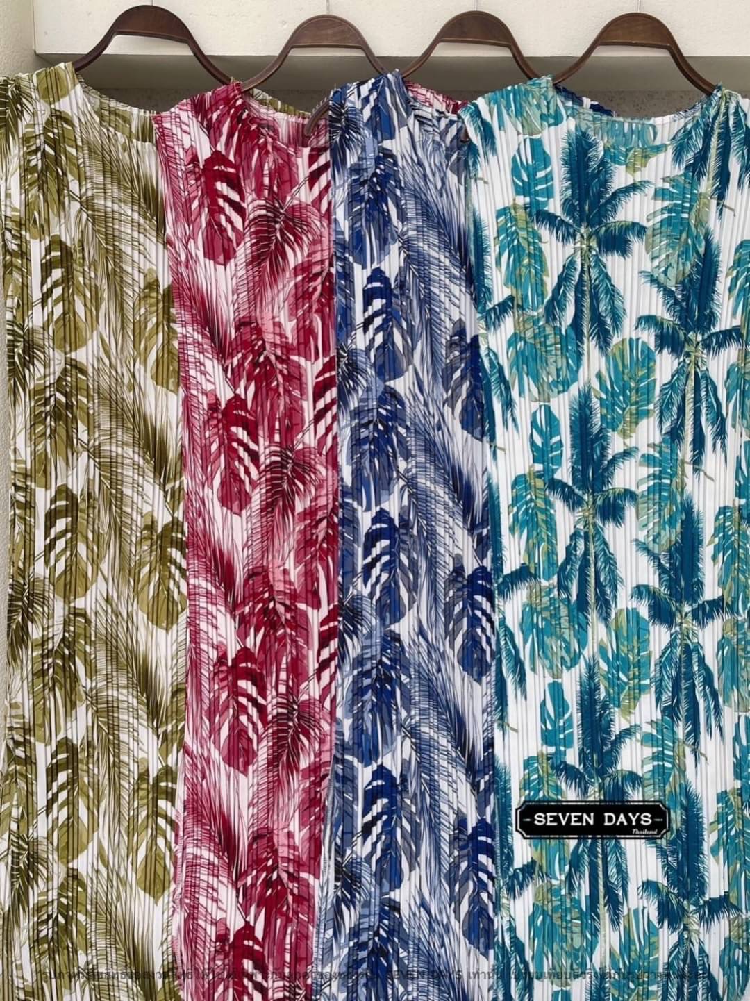 ชุดเดรสยาวผ้าอัดพลีททั้งตัวอย่างดี ลายกราฟิก หรูสวย เนื้อผ้าทิ้งตัวและอยู่ทรงตามแบบฉบับงาน แบรนด์ ใส่สบาย สินค้าคุณภาพ (พร้อมส่ง)