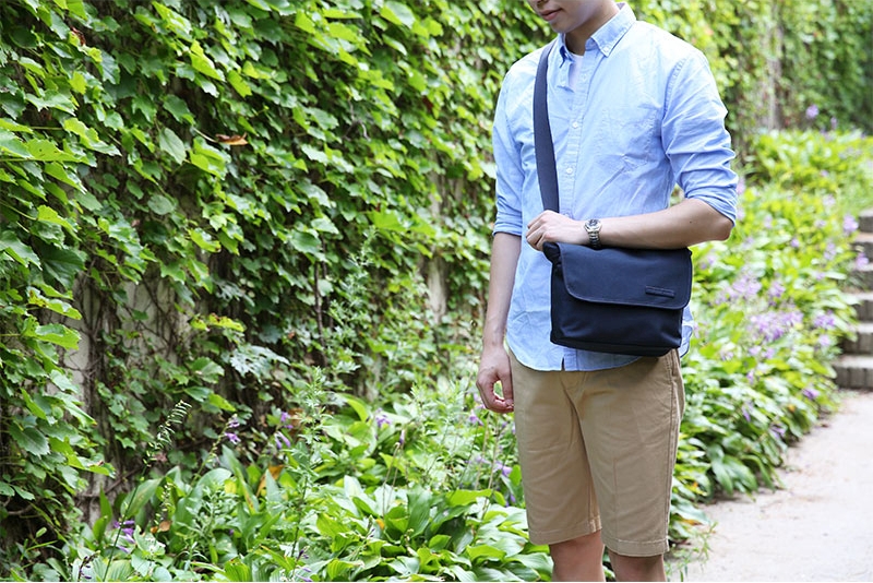 DINIWELL 2 Way MESSENGER BAG เป็นได้ทั้งสะพายข้าง-ไหล่ และสะพายหลัง ขนาดใหญ่ ใส่ได้ทั้งทำงาน ท่องเที่ยว ช่องเยอะ น้ำหนักเบา ผลิตจากไนล่อนคุณภาพสูง กันน้ำ มี 4 สีให้เลือก