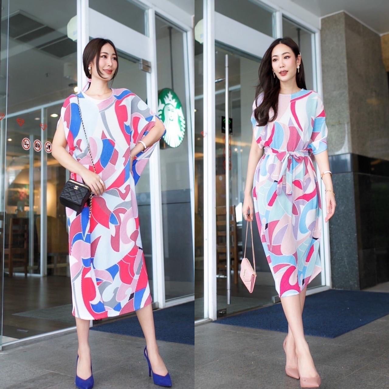 มินิเดรสไหล่เบี่ยงอัดพลีท ทรงปล่อย งานสวย 👍🏻 แพตเทิร์นเฉลียงข้างทรงสโลป ดีเทลแขนเบี่ยงข้างเดียวเก๋ๆ เนื้อผ้าพลีทเนื้อนิ่ม นุ่ม ใส่สบาย สินค้าคุณภาพ (พร้อมส่ง)