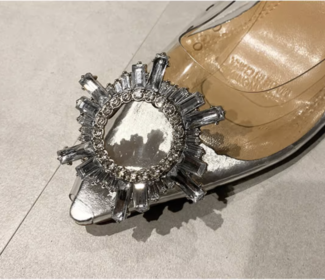 รองเท้าส้นแแก้วใส มีไซส์ใหญ่ 37-45 ทรงหัวแหลม รัดส้น สีใส KR1159