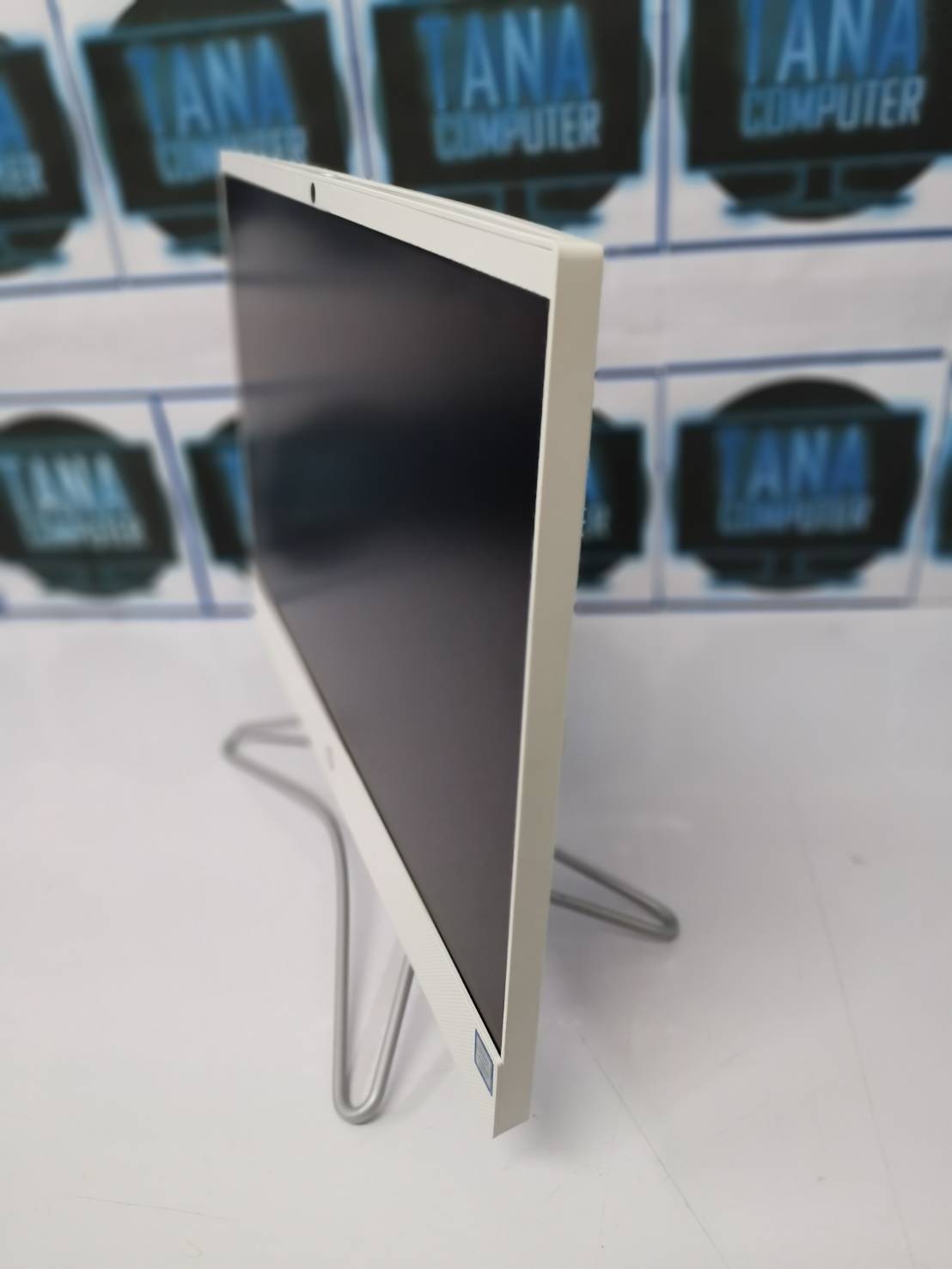 (8,900)All in one HP I3-Gen8 Ram 4 GB Harddisk 1,000 GB